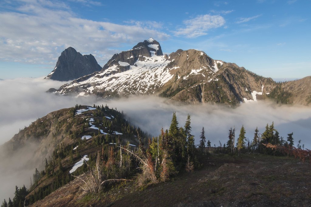 Hozomeen Mountain by Ross Lake via Skyline II Trail / 霍佐民山