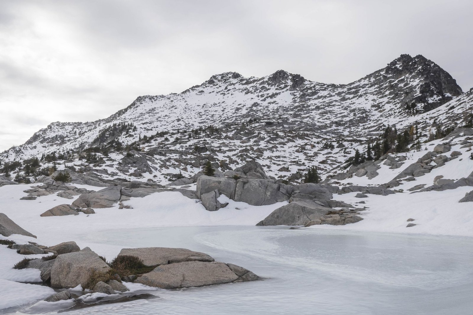 Jacl Ridge Jack Ridge by Mount Stuart in Enchantments via Eightmile Lake / 傑克脊