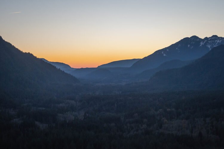 Middle Fork Snoqualmie River Valley from Garfield Ledges